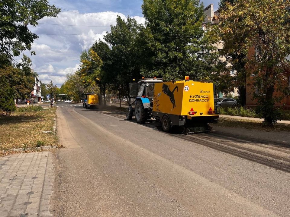 МУП «Простор» ежедневно выполняет все необходимые работы по содержанию городских улиц МУП «Простор» ежедневно выполняет все необходимые работы по содержанию городских улиц