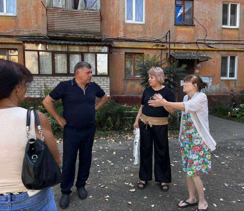 Роман Конев: ВСТРЕЧИ С НАСЕЛЕНИЕМ. 10 сентября 2025 года депутаты Горловского городского совета от фракции «Единая Россия» - Максим Лебедев, Сергей Медведев, Геннадий Маюров, Евгений Прокопович, Эдуард Полепкин, Сергей...