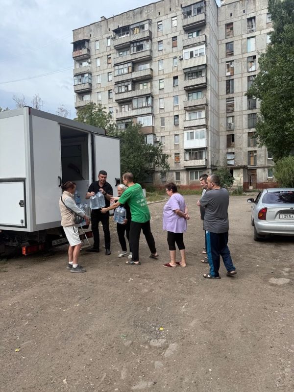 Роман Конев: 10 сентября 2025 года во исполнение поручения Главы Донецкой Народной Республики депутаты Горловского городского совета Донецкой Народной Республики София Потапова и Алексей Костин развезли воду и посетили места... Роман Конев: 10 сентября 2025 года во исполнение поручения Главы Донецкой Народной Республики депутаты Горловского городского совета Донецкой Народной Республики София Потапова и Алексей Костин развезли воду и посетили места...