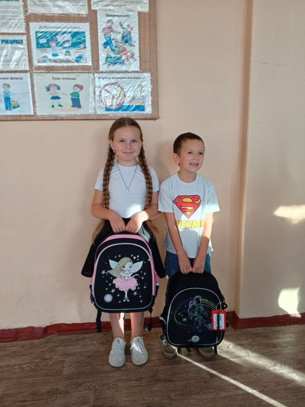 Горловские первоклассники продолжают получать предметную помощь от Кузбасса Горловские первоклассники продолжают получать предметную помощь от Кузбасса