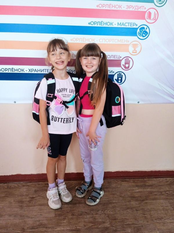 Горловские первоклассники продолжают получать предметную помощь от Кузбасса Горловские первоклассники продолжают получать предметную помощь от Кузбасса