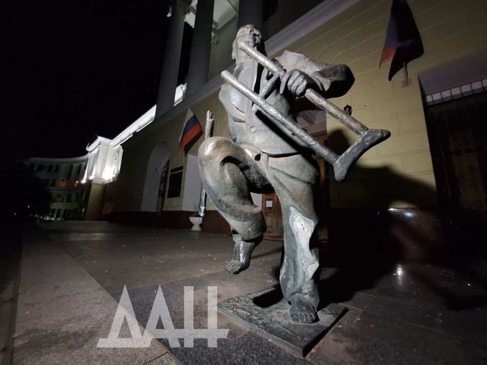 Эдуард Басурин: Украинские боевики вновь обстреляли из натовского оружия центральные районы Донецка и Горловки Эдуард Басурин: Украинские боевики вновь обстреляли из натовского оружия центральные районы Донецка и Горловки