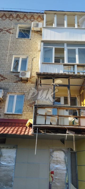 Последствия удара БПЛА ВФУ по центру Горловки ночью 10 сентября