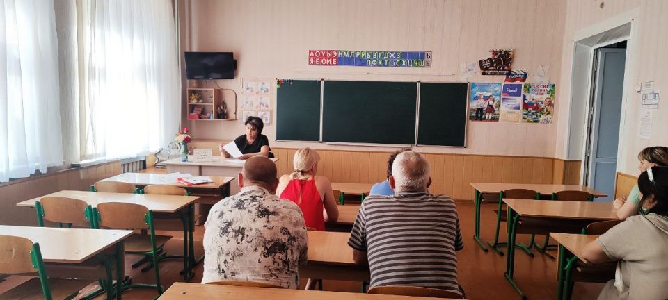 Роман Конев: ВСТРЕЧИ С НАСЕЛЕНИЕМ. 11 сентября 2025 года депутаты Горловского городского совета от фракции «Единая Россия» - София Потапова, Николай Гальченко, Олег Сладкевич, Сергей Третьяков, Алексей Костин, Светлана... Роман Конев: ВСТРЕЧИ С НАСЕЛЕНИЕМ. 11 сентября 2025 года депутаты Горловского городского совета от фракции «Единая Россия» - София Потапова, Николай Гальченко, Олег Сладкевич, Сергей Третьяков, Алексей Костин, Светлана...