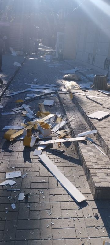 Иван Приходько: Последствия удара БПЛА ВФУ по центру Горловки ночью 10 сентября Иван Приходько: Последствия удара БПЛА ВФУ по центру Горловки ночью 10 сентября