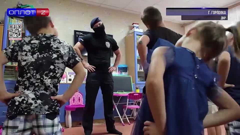 Росгвардейцы навестили воспитанников детского социального центра Горловки