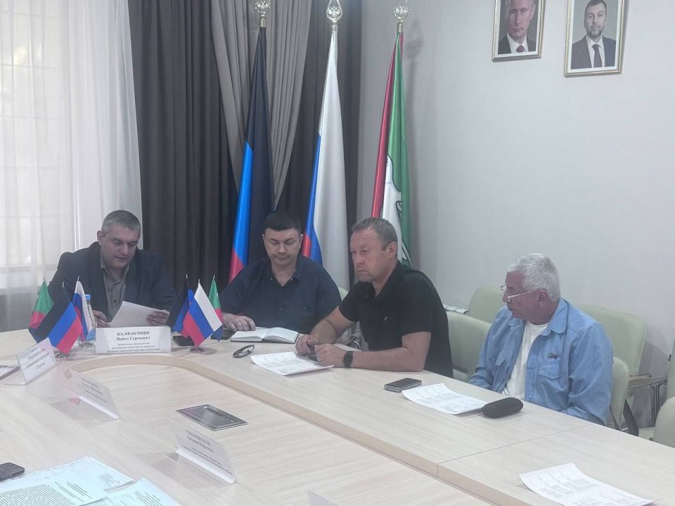 Роман Конев: Состоялось заседание постоянных комитетов Горловского городского совета Донецкой Народной Республики первого созыва