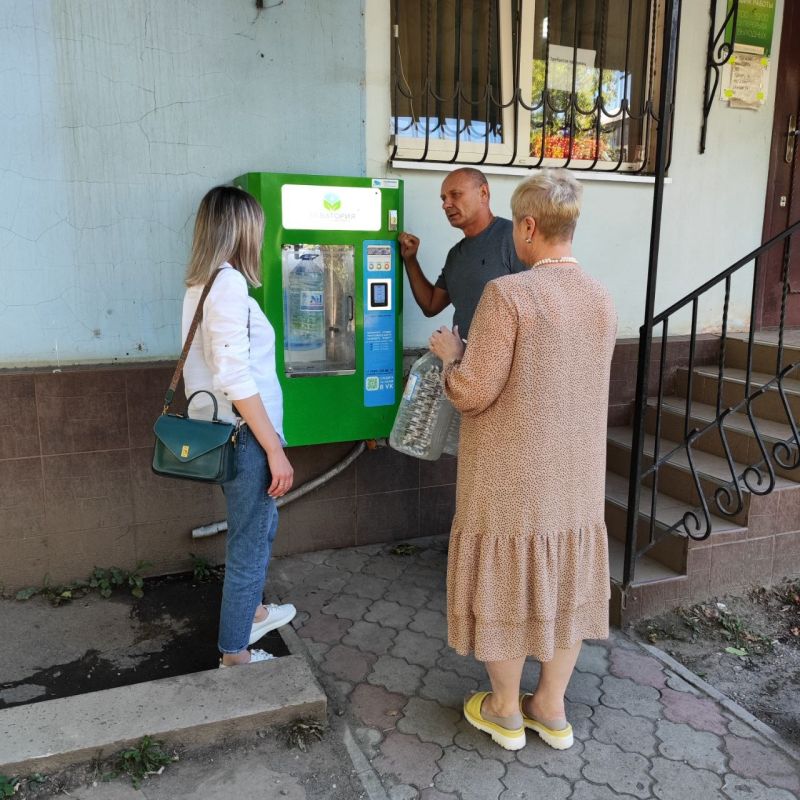 Роман Конев: 12 сентября 2025 года депутаты городского Совета Александр Бобровский и Геннадий Маюров во исполнение поручения Главы Донецкой Народной Республики посетили места подвоза воды Роман Конев: 12 сентября 2025 года депутаты городского Совета Александр Бобровский и Геннадий Маюров во исполнение поручения Главы Донецкой Народной Республики посетили места подвоза воды