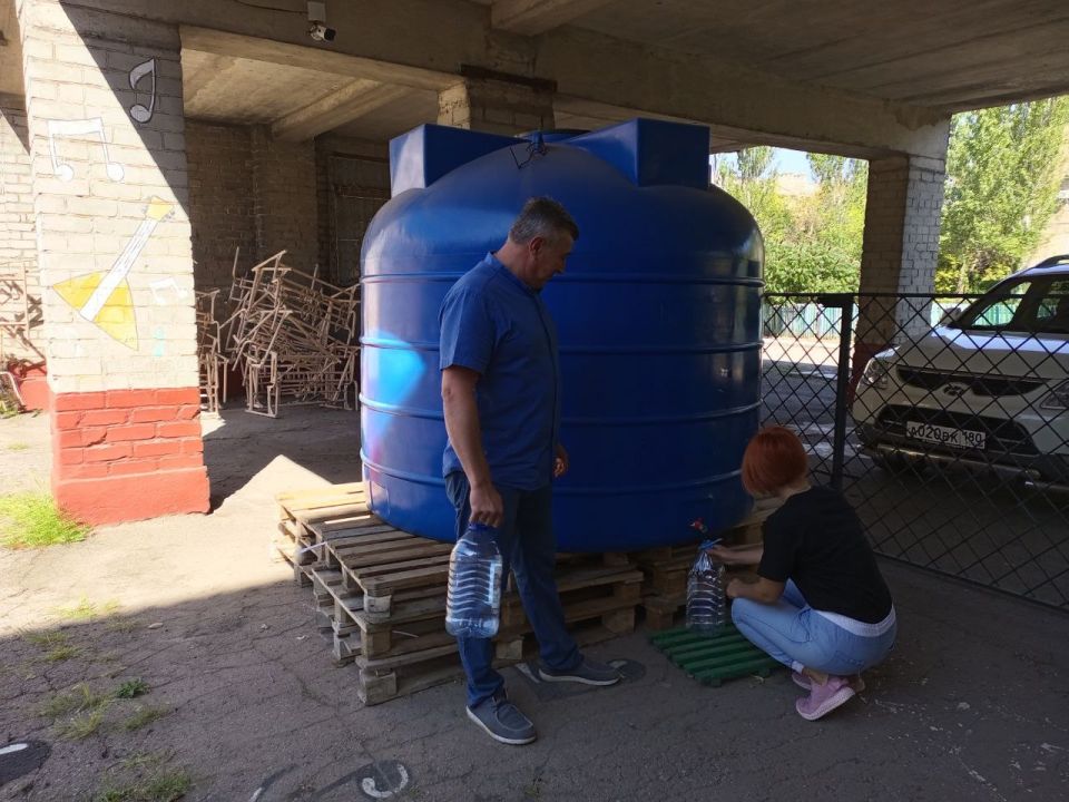 Роман Конев: 12 сентября 2025 года депутаты городского Совета Александр Бобровский и Геннадий Маюров во исполнение поручения Главы Донецкой Народной Республики посетили места подвоза воды Роман Конев: 12 сентября 2025 года депутаты городского Совета Александр Бобровский и Геннадий Маюров во исполнение поручения Главы Донецкой Народной Республики посетили места подвоза воды