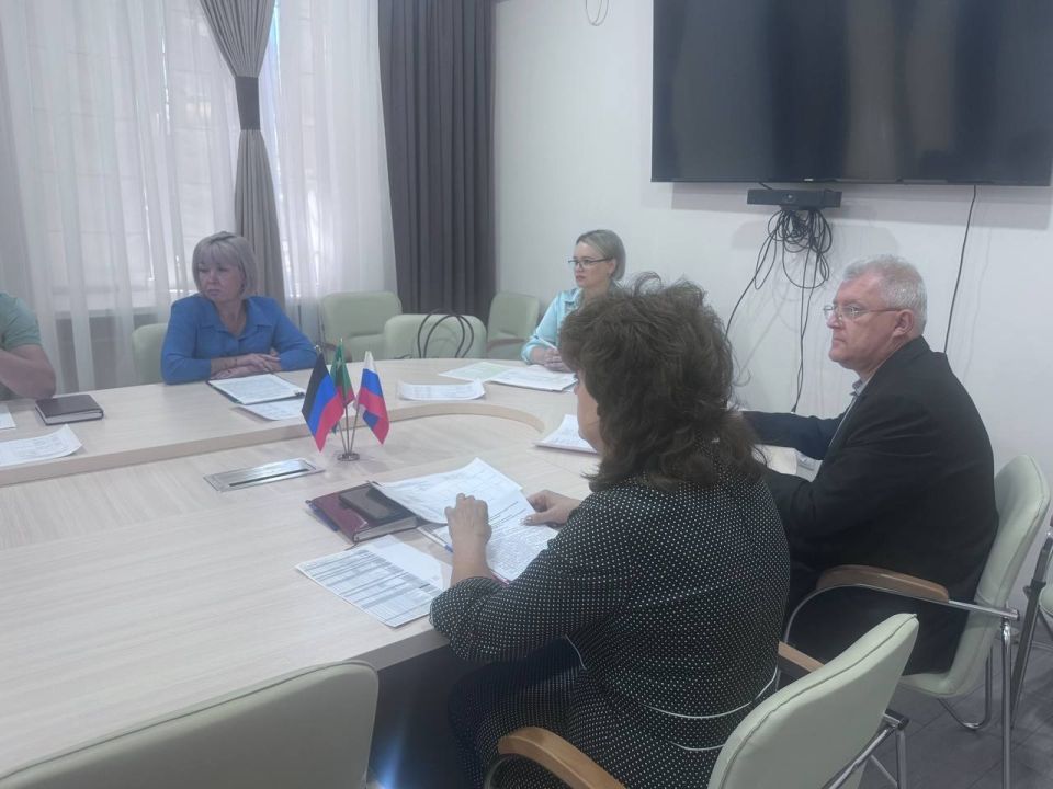 Роман Конев: Состоялось заседание постоянных комитетов Горловского городского совета Донецкой Народной Республики первого созыва Роман Конев: Состоялось заседание постоянных комитетов Горловского городского совета Донецкой Народной Республики первого созыва