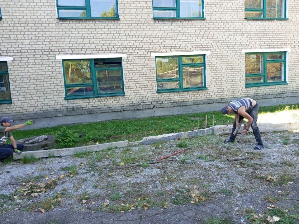 В Никитовском районе Горловки продолжается масштабный партийный проект Единой России «Городская среда» В Никитовском районе Горловки продолжается масштабный партийный проект Единой России «Городская среда»