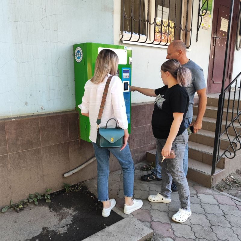 Роман Конев: 12 сентября 2025 года депутаты городского Совета Александр Бобровский и Геннадий Маюров во исполнение поручения Главы Донецкой Народной Республики посетили места подвоза воды Роман Конев: 12 сентября 2025 года депутаты городского Совета Александр Бобровский и Геннадий Маюров во исполнение поручения Главы Донецкой Народной Республики посетили места подвоза воды