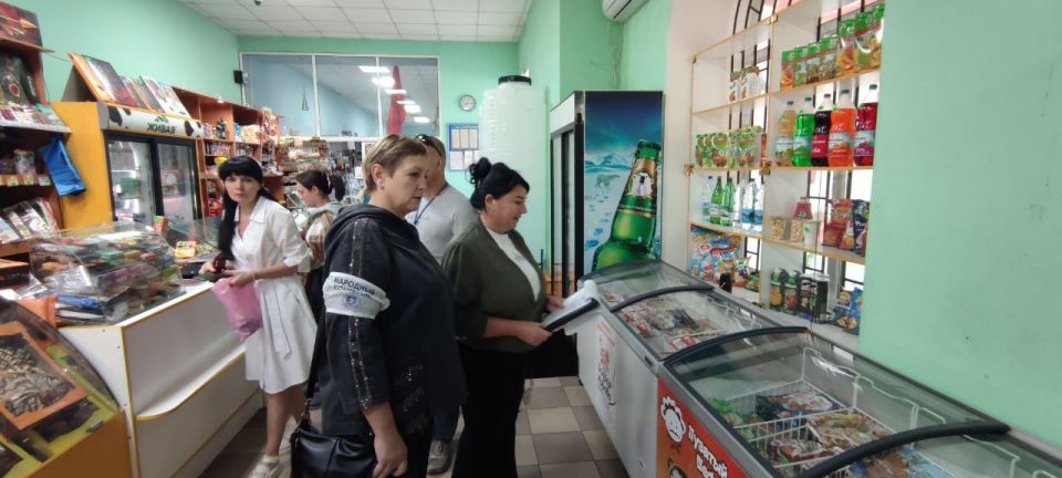 Роман Конев: Активисты Народного контроля проверили ряд магазинов в Центрально-Городском районе Горловки Роман Конев: Активисты Народного контроля проверили ряд магазинов в Центрально-Городском районе Горловки
