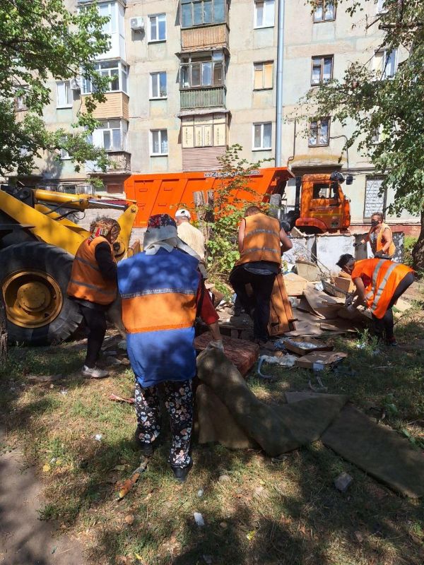 Технику из Кузбасса задействуют в благоустройстве Горловки Технику из Кузбасса задействуют в благоустройстве Горловки