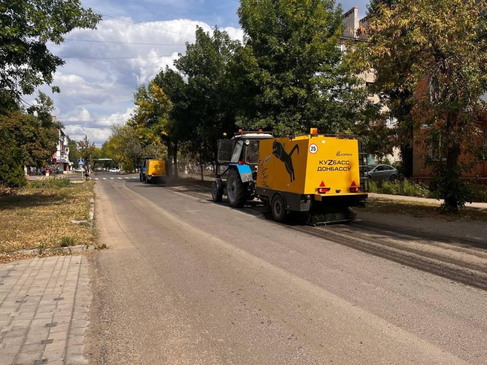 Технику из Кузбасса задействуют в благоустройстве Горловки Технику из Кузбасса задействуют в благоустройстве Горловки