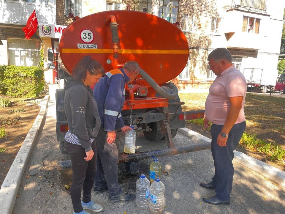 Роман Конев: 15 сентября 2025 года во исполнение поручения Главы Донецкой Народной Республики, депутаты Горловского городского совета Донецкой Народной Республики Наталия Ботвина, Сергей Третьяков и Светлана Кочетова... Роман Конев: 15 сентября 2025 года во исполнение поручения Главы Донецкой Народной Республики, депутаты Горловского городского совета Донецкой Народной Республики Наталия Ботвина, Сергей Третьяков и Светлана Кочетова...