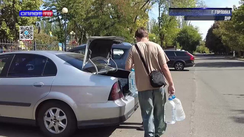 Иван Приходько: Вода – это жизнь: волонтеры Горловки помогают справиться с дефицитом