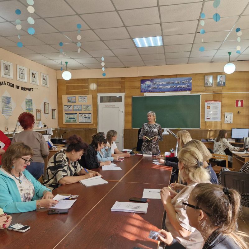 Иван Приходько: Сегодня, 18 сентября, во исполнение поручения Главы Донецкой Народной Республики Дениса Пушилина состоялись встречи лидеров общественного мнения Анны Ходуновой, Виктории Ляшенко и Ларисы Кочиной с жителями...