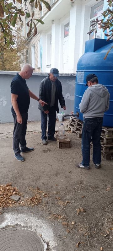 Роман Конев: 18 сентября 2025 года во исполнение поручения Главы Донецкой Народной Республики Дениса Пушилина, депутаты Горловского городского совета Донецкой Народной Республики Андрей Костюк, Евгений Прокопович, Инает... Роман Конев: 18 сентября 2025 года во исполнение поручения Главы Донецкой Народной Республики Дениса Пушилина, депутаты Горловского городского совета Донецкой Народной Республики Андрей Костюк, Евгений Прокопович, Инает...