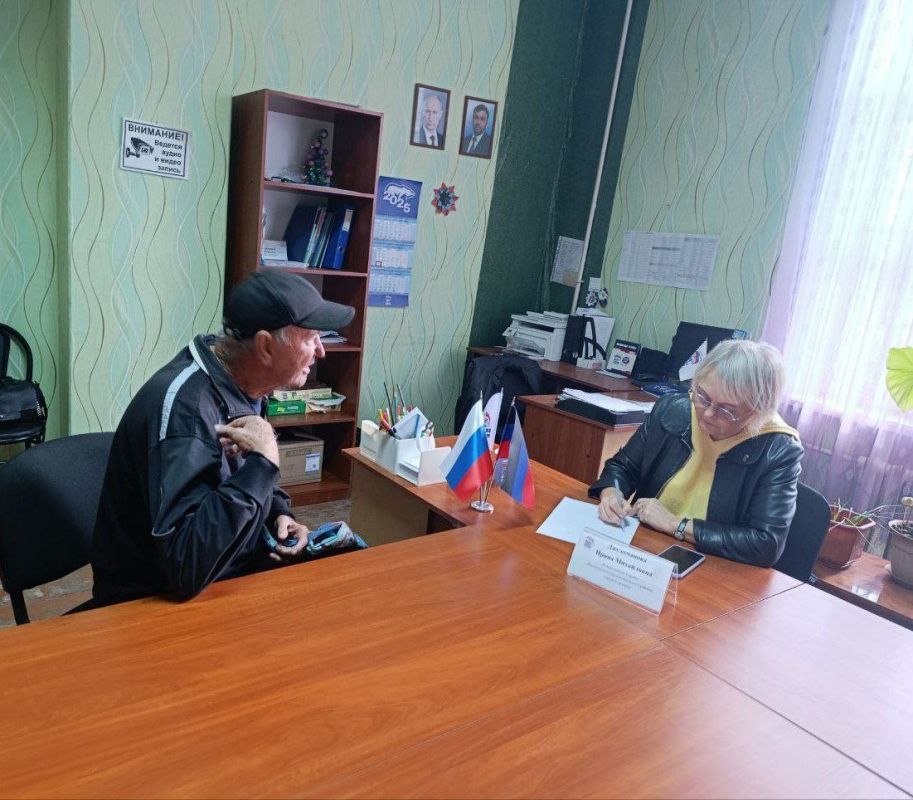 Иван Приходько: Руководитель Управы Никитовского внутригородского района города Горловка Ирина Джеломанова провела выездной прием граждан в общественной приемной Председателя партии «Единая Россия» Дмитрия Медведева Иван Приходько: Руководитель Управы Никитовского внутригородского района города Горловка Ирина Джеломанова провела выездной прием граждан в общественной приемной Председателя партии «Единая Россия» Дмитрия Медведева