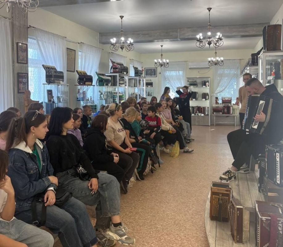 Дети из Горловки посетили Тульский музей гармони и музей самоваров Дети из Горловки посетили Тульский музей гармони и музей самоваров