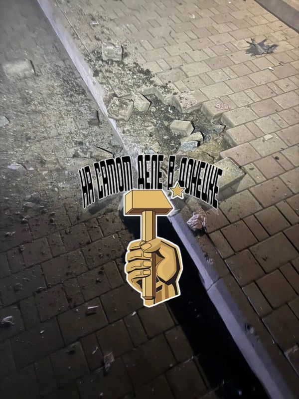 Беспилотник, принадлежащий украинским террористам, атаковал район возле магазина в жилом комплексе «Солнечный» в Калининском районе Горловки