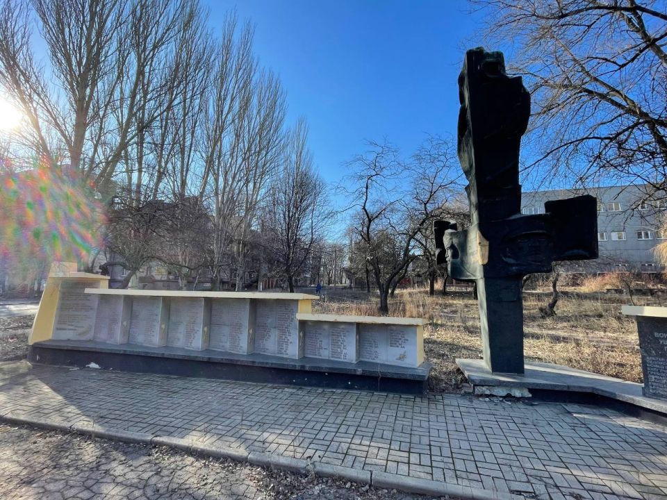 �������� �����������-����������� ��������, ��������� � ���� ������� ������������� �����: ������ �������� ����� �����, ���������� �����