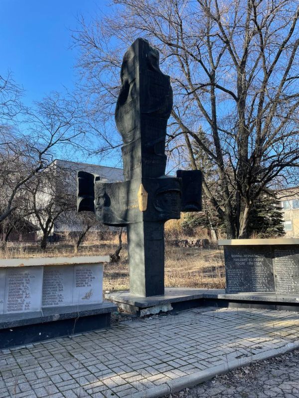 �������� �����������-����������� ��������, ��������� � ���� ������� ������������� �����: ������ �������� ����� �����, ���������� �����