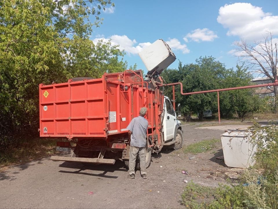 Горловским филиалом ГУП ДНР «ДОНСНАБКОМПЛЕКТ» ежедневно, производится работа по вывозу твердых коммунальных отходов согласно утвержденного графика с территории города на полигон