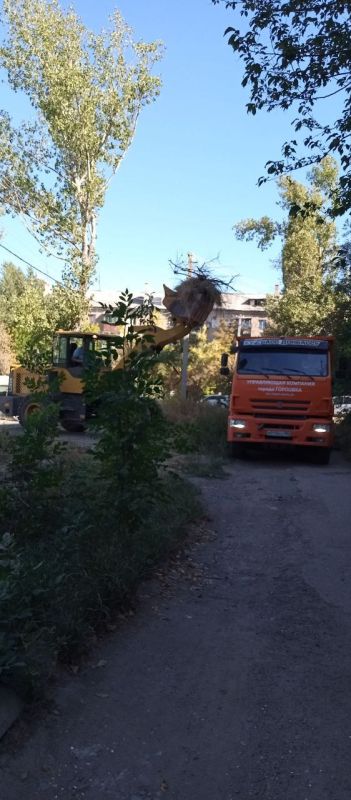 Иван Приходько: Уважаемые друзья! Как и было анонсировано в ходе прямого эфира, представляю вам еженедельный отчет о деятельности муниципального унитарного предприятия «Управляющая компания города Горловка» Иван Приходько: Уважаемые друзья! Как и было анонсировано в ходе прямого эфира, представляю вам еженедельный отчет о деятельности муниципального унитарного предприятия «Управляющая компания города Горловка»