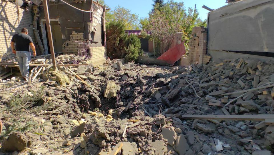 Георгий Медведев: Центр Горловки подвергся комбинированному удару: атаковали ракетами и дронами, последствия серьезные - несколько домов частного сектора уничтожены полностью Георгий Медведев: Центр Горловки подвергся комбинированному удару: атаковали ракетами и дронами, последствия серьезные - несколько домов частного сектора уничтожены полностью