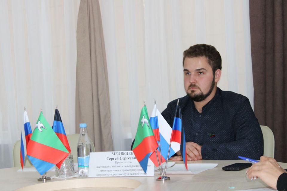 Роман Конев: Состоялись заседания постоянных комитетов Горловского городского совета Донецкой Народной Республики первого созыва Роман Конев: Состоялись заседания постоянных комитетов Горловского городского совета Донецкой Народной Республики первого созыва