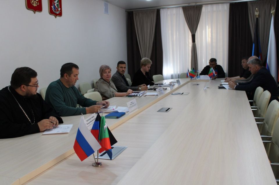 Роман Конев: Состоялись заседания постоянных комитетов Горловского городского совета Донецкой Народной Республики первого созыва Роман Конев: Состоялись заседания постоянных комитетов Горловского городского совета Донецкой Народной Республики первого созыва