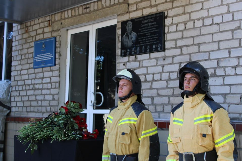 Иван Приходько: Сегодня состоялась торжественная церемония открытия мемориальной доски в память о полковнике внутренней службы, почетном гражданине города Горловка Сергее Юрьевиче Никитенко, героически погибшем при... Иван Приходько: Сегодня состоялась торжественная церемония открытия мемориальной доски в память о полковнике внутренней службы, почетном гражданине города Горловка Сергее Юрьевиче Никитенко, героически погибшем при...