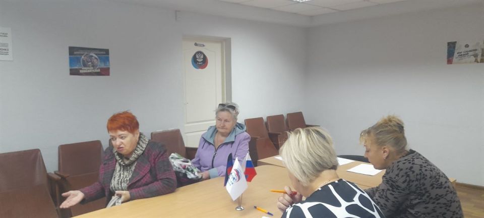 Роман Конев: ВСТРЕЧИ С НАСЕЛЕНИЕМ. 25 сентября 2025 года депутаты Горловского городского совета от фракции «Единая Россия» - Александр Бобровский, Светлана Евсеенко, Максим Лебедев, Николай Гальченко, Алексей Костин...