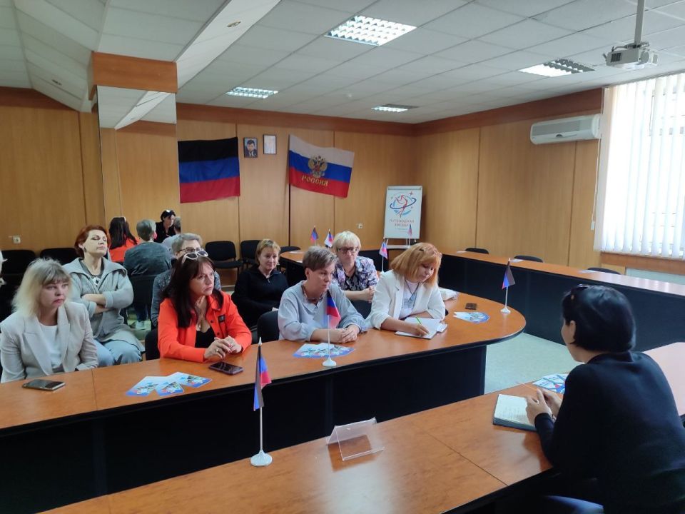 Роман Конев: ВСТРЕЧИ С НАСЕЛЕНИЕМ. 24 сентября 2025 года депутаты Горловского городского совета от фракции «Единая Россия» - Сергей Третьяков, Павел Калфакчиян, Инает Розводова, Геннадий Маюров в рамках исполнения поручения... Роман Конев: ВСТРЕЧИ С НАСЕЛЕНИЕМ. 24 сентября 2025 года депутаты Горловского городского совета от фракции «Единая Россия» - Сергей Третьяков, Павел Калфакчиян, Инает Розводова, Геннадий Маюров в рамках исполнения поручения...