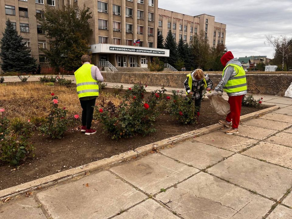 МУП «Простор» ежедневно выполняет все необходимые работы по содержанию городских улиц МУП «Простор» ежедневно выполняет все необходимые работы по содержанию городских улиц