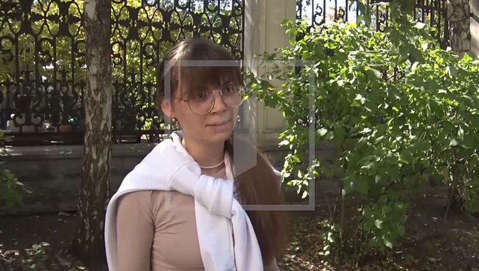 "Очень хочется, чтобы волонтёров становилось больше, чтобы сплотиться и помогать ещё большему числу нуждающихся" – волонтёр из Горловки Александра