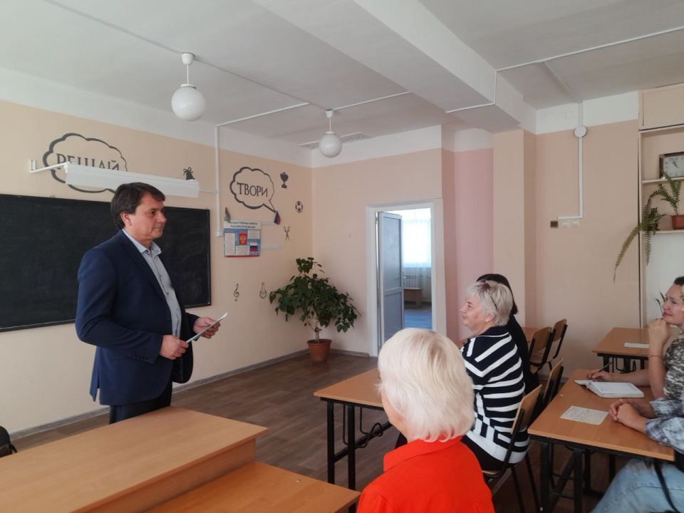 Роман Конев: ВСТРЕЧИ С НАСЕЛЕНИЕМ. 29 сентября 2025 года депутаты Горловского городского совета от фракции «Единая Россия» - Сергей Медведев, Андрей Костюк, Александр Бобровский в рамках исполнения поручения Главы Донецкой...