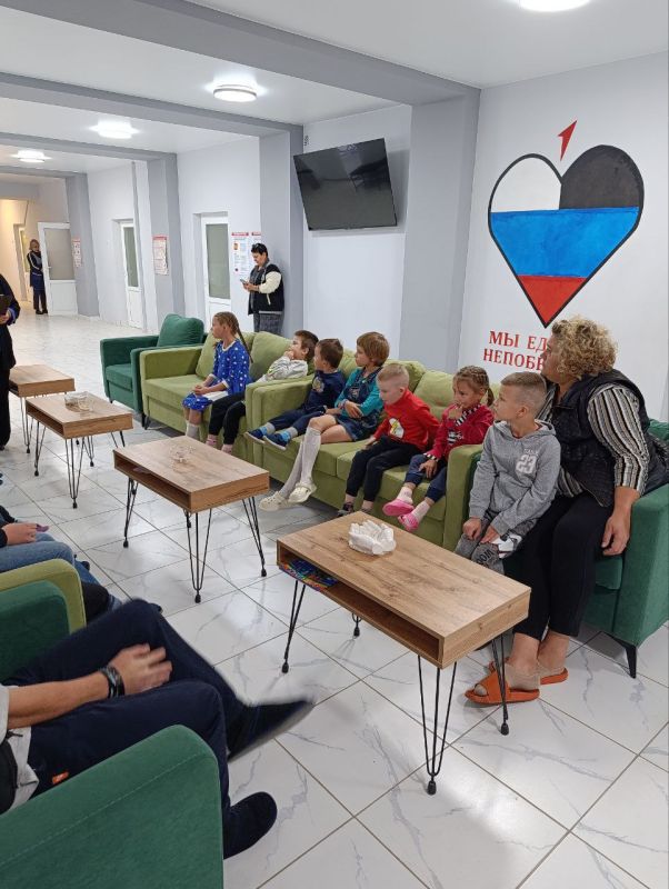 В преддверии важной даты – Дня воссоединения Донецкой Народной Республики с Российской Федерацией – индивидуальные предприниматели города Горловки посетили воспитанников Социально-реабилитационного центра для...