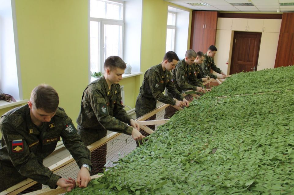 Студенты Кузбасского ГТУ помогают бойцам и детям Горловки Студенты Кузбасского ГТУ помогают бойцам и детям Горловки