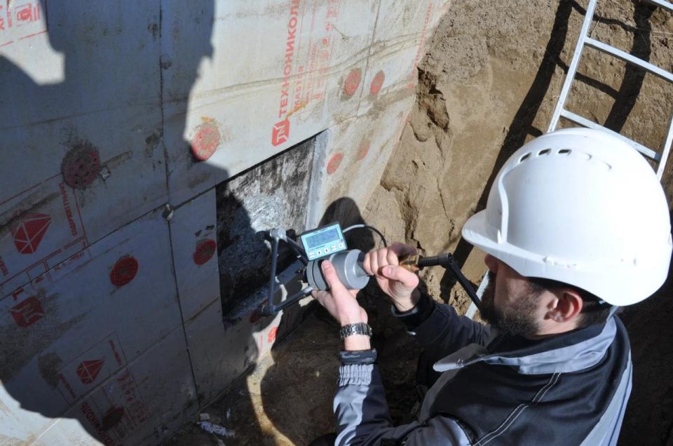 Специалисты из Кузбасса приступили к обследованию 15 зданий в Горловке