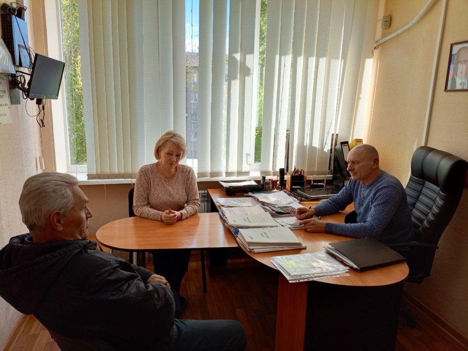 Роман Конев: ВСТРЕЧИ С НАСЕЛЕНИЕМ. 3 октября 2025 года депутаты Горловского городского совета от фракции «Единая Россия» - Светлана Викторовна Евсеенко, Александр Кунов, Сергей Третьяков, Игорь Толкачев, Геннадий Маюров в... Роман Конев: ВСТРЕЧИ С НАСЕЛЕНИЕМ. 3 октября 2025 года депутаты Горловского городского совета от фракции «Единая Россия» - Светлана Викторовна Евсеенко, Александр Кунов, Сергей Третьяков, Игорь Толкачев, Геннадий Маюров в...