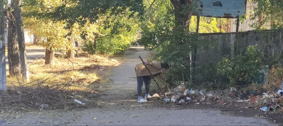 Сергей Скиданов: Сегодня принял участие совместно с жителями микрорайона " Гладковка" в общегородском субботнике, была выполнена большая работа по наведению надлежащего санитарного состояния на въезде в микрорайон...