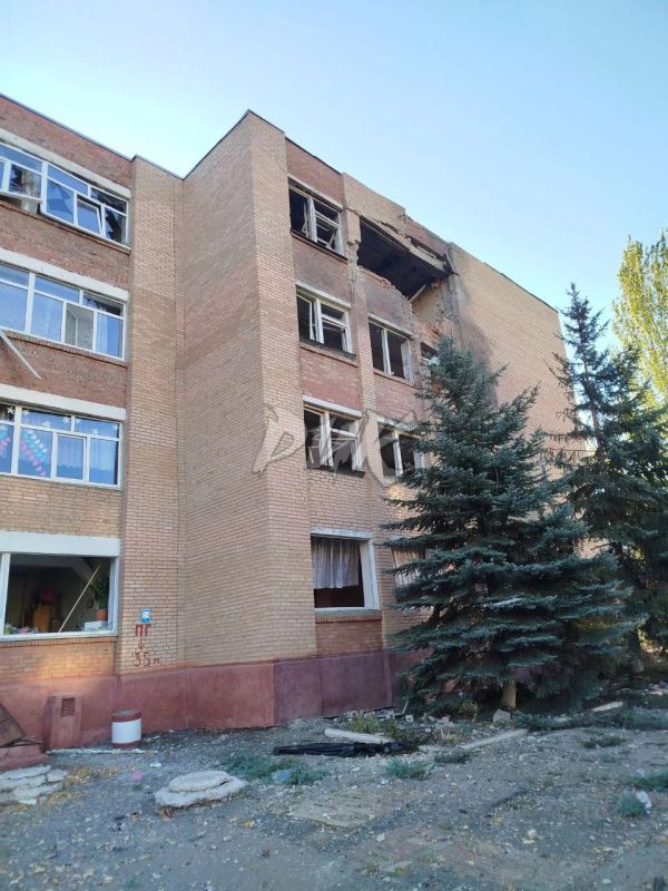 Иван Приходько: Поврежденное от удара дрона ВФУ учреждение образования в Никитовском районе Горловки