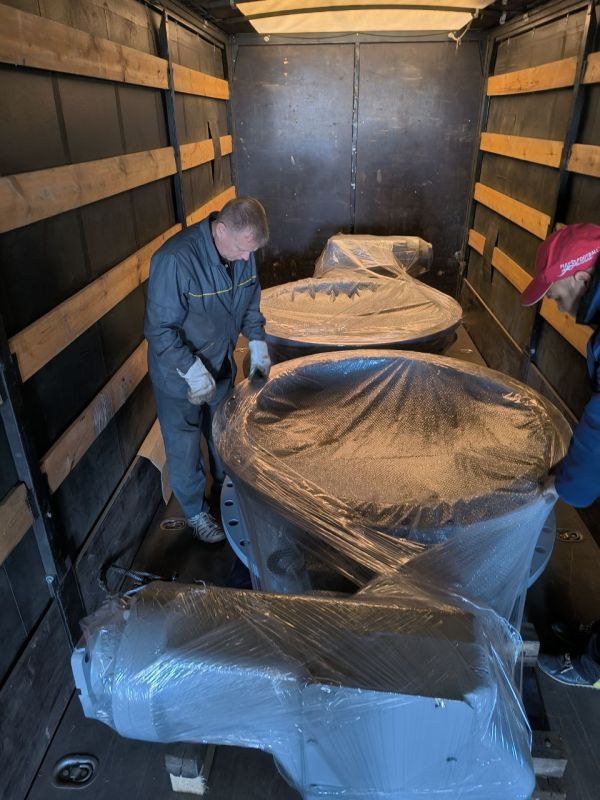 В рамках подготовки к осеннему-зимнему сезону в Горловку из Кузбасса привезли затворы В рамках подготовки к осеннему-зимнему сезону в Горловку из Кузбасса привезли затворы