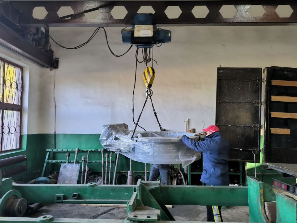 В рамках подготовки к осеннему-зимнему сезону в Горловку из Кузбасса привезли затворы В рамках подготовки к осеннему-зимнему сезону в Горловку из Кузбасса привезли затворы