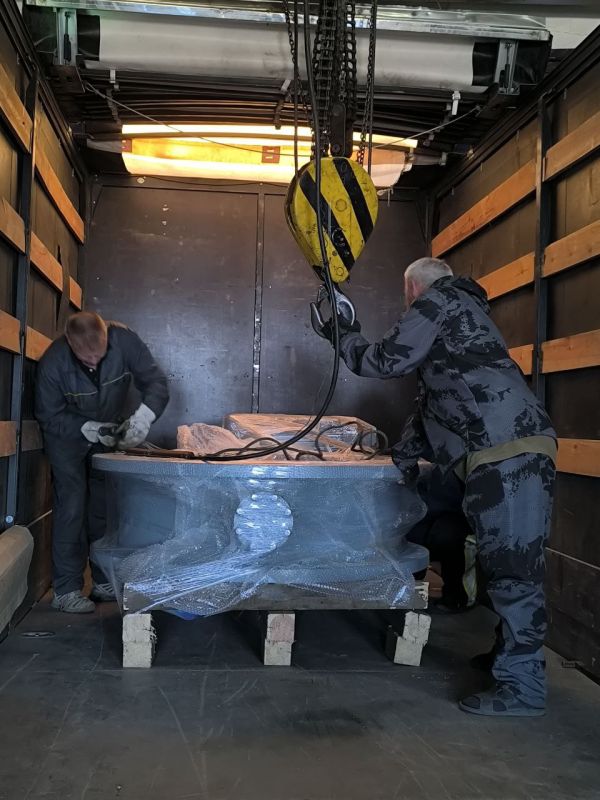 В рамках подготовки к осеннему-зимнему сезону в Горловку из Кузбасса привезли затворы В рамках подготовки к осеннему-зимнему сезону в Горловку из Кузбасса привезли затворы