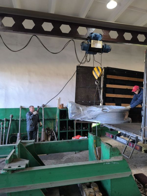 В рамках подготовки к осеннему-зимнему сезону в Горловку из Кузбасса привезли затворы В рамках подготовки к осеннему-зимнему сезону в Горловку из Кузбасса привезли затворы