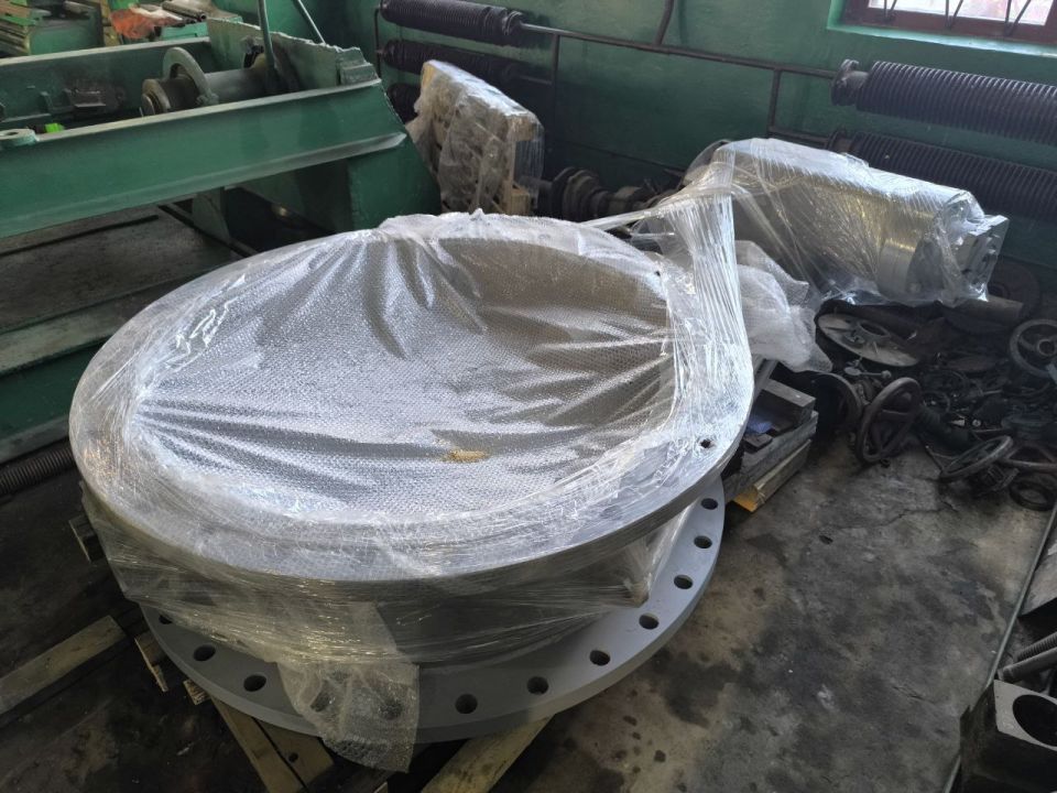 В рамках подготовки к осеннему-зимнему сезону в Горловку из Кузбасса привезли затворы